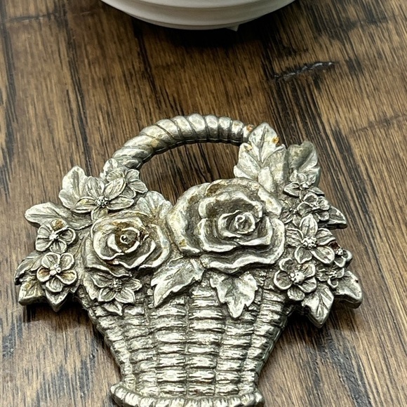 Pewter Beautiful Flower Basket Brooch Signed 1988 Seagull Vintage - Picture 3 of 13
